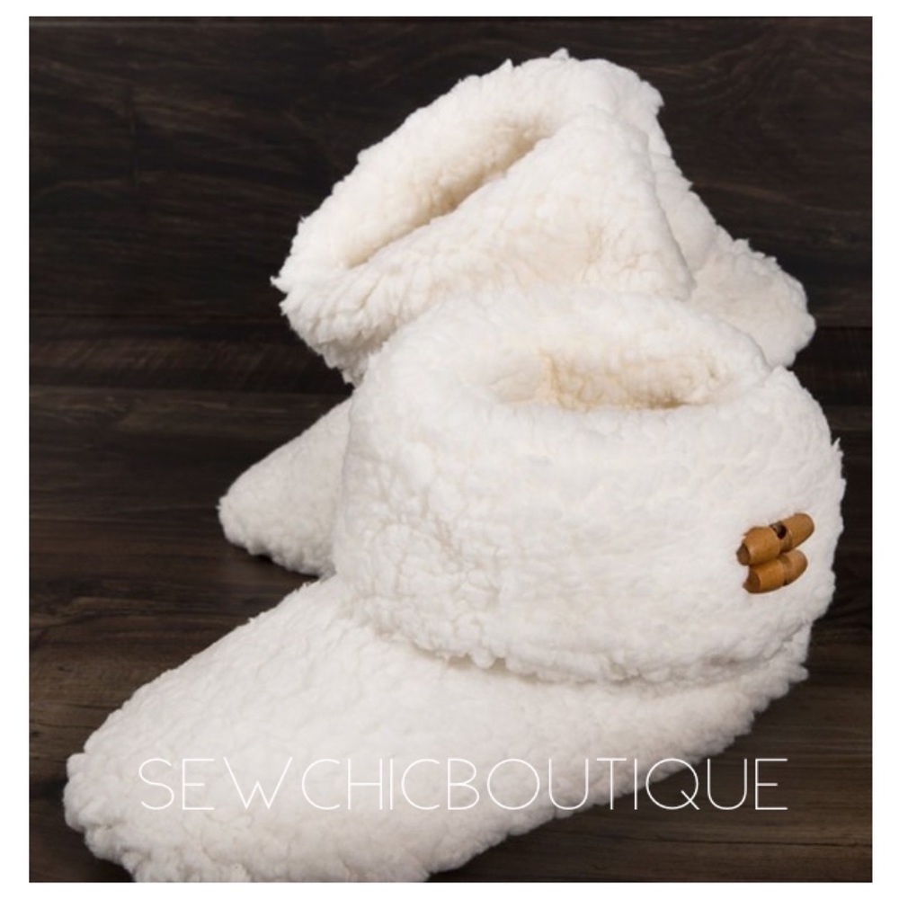 AMAZING Ivory Soft & Cozy Slippers